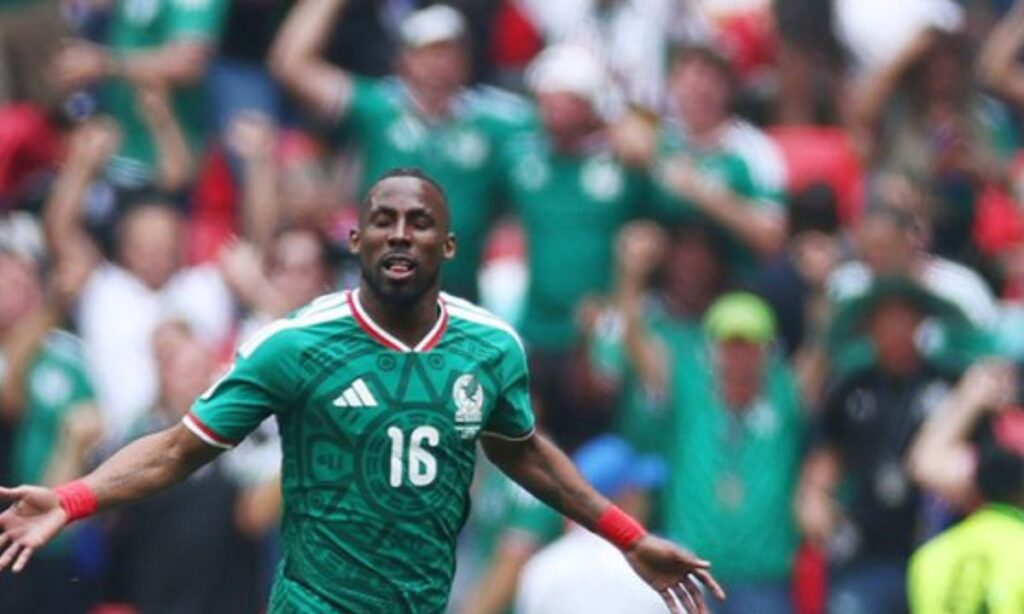 Mexico Takes Two-Goal Lead Against Ecuador in FIFA World Cup Round of 32